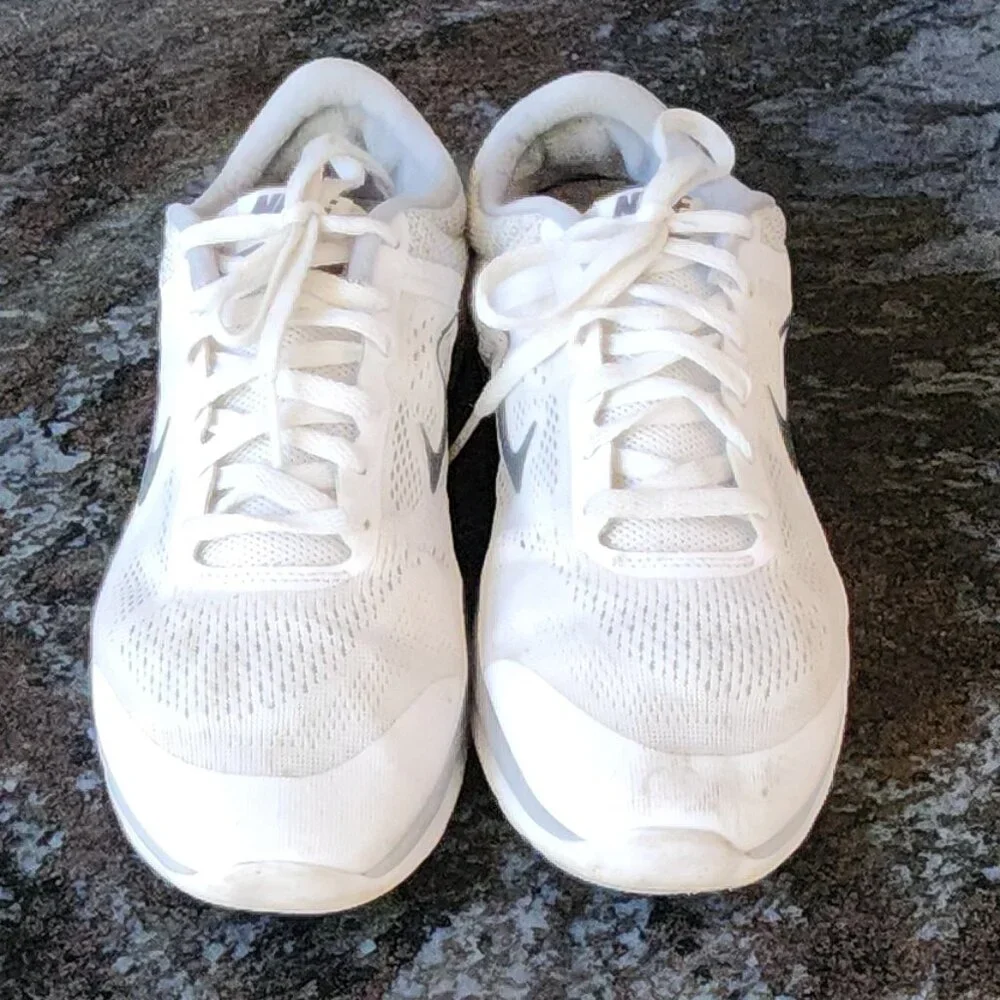 Nike 807333-100 In-Season 5 Training Sneakers Size 6